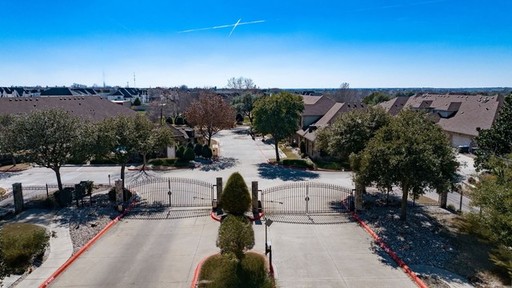 3075 Willow Grove gate.jpg